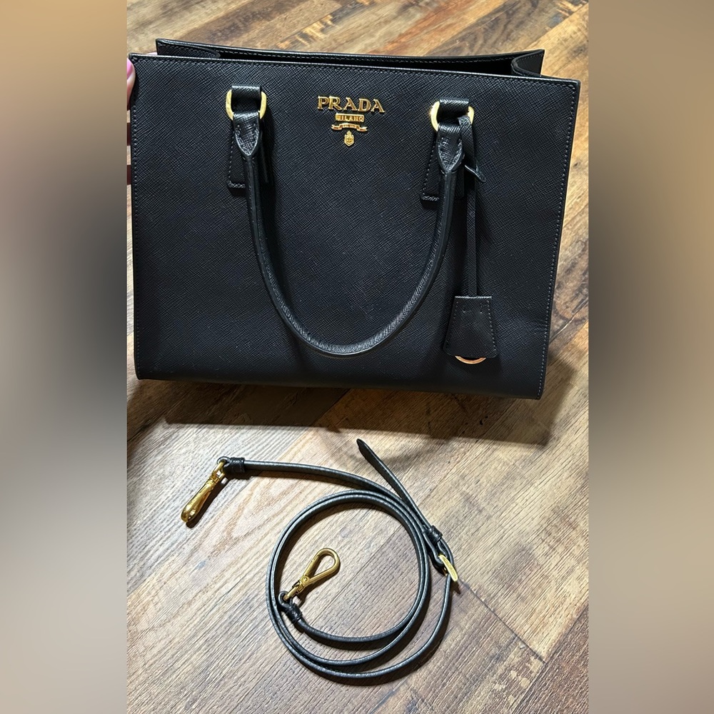 Medium Prada Galleria Saffiano leather bag GENTLY LOVED CONDITION